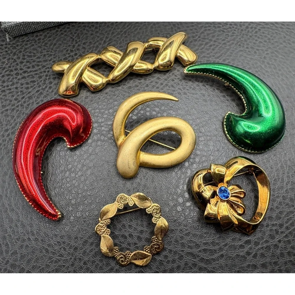 VTG Lot of 6 80s Gold Tone Brooch Pins Red Green Enamel Blue Rhinestone Heart
